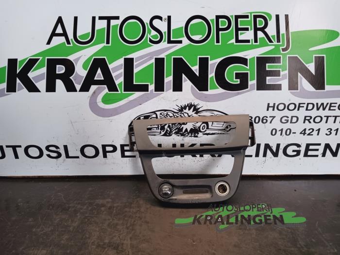 Gebruikte Dashboard deel Renault Megane III Grandtour (KZ) 1.5 dCi 110 Prijs € 39,98 Margeregeling aangeboden door Autosloperij Kralingen B.V.