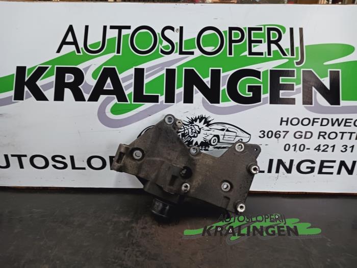 Gebruikte Dynamosteun boven Renault Clio III (BR/CR) 1.2 16V 75 Prijs € 199,99 Margeregeling aangeboden door Autosloperij Kralingen B.V.