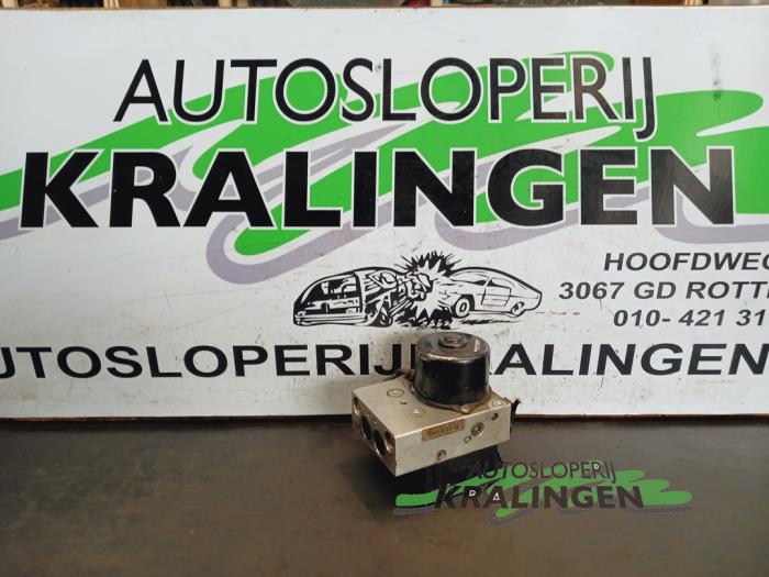 Gebruikte ABS Pomp Volkswagen Polo III (6N2) 1.6 GTI 16V Prijs € 99,98 Margeregeling aangeboden door Autosloperij Kralingen B.V.