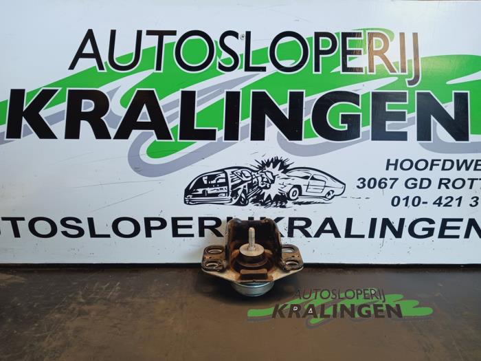Gebruikte Motorrubber Renault Kangoo (KC) 1.4 Prijs € 49,99 Margeregeling aangeboden door Autosloperij Kralingen B.V.