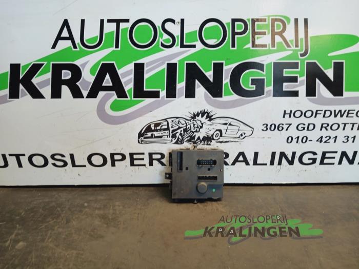 Gebruikte Computer Body Control Renault Twingo II (CN) 1.2 Prijs € 44,99 Margeregeling aangeboden door Autosloperij Kralingen B.V.