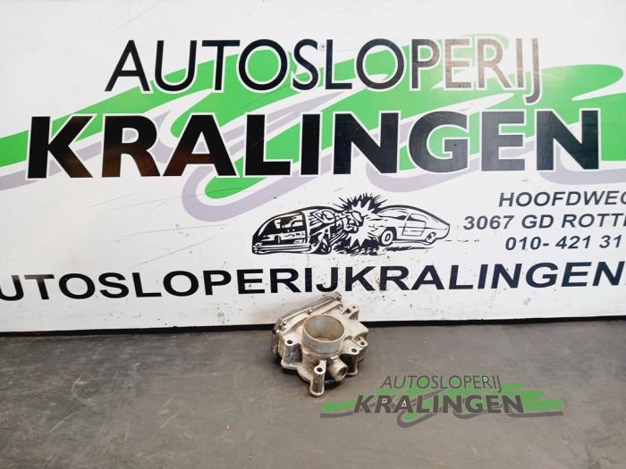 Gebruikte Gasklephuis Renault Clio III (BR/CR) 1.2 16V 75 Prijs € 29,99 Margeregeling aangeboden door Autosloperij Kralingen B.V.
