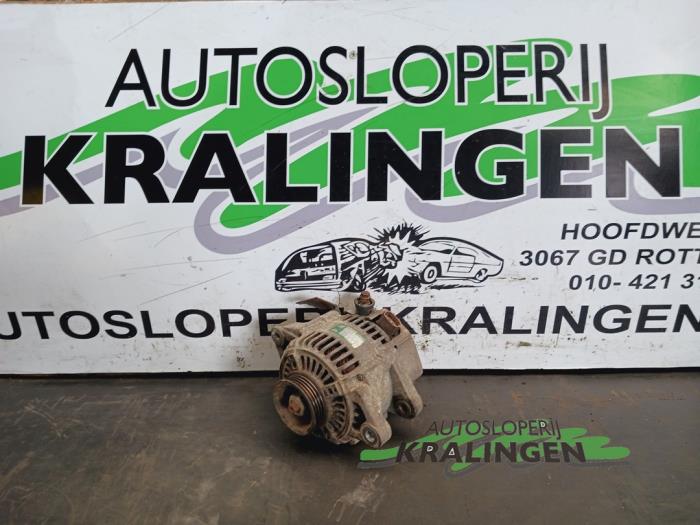 Gebruikte Dynamo Toyota Yaris (P1) 1.3 16V VVT-i Prijs € 100,00 Margeregeling aangeboden door Autosloperij Kralingen B.V.