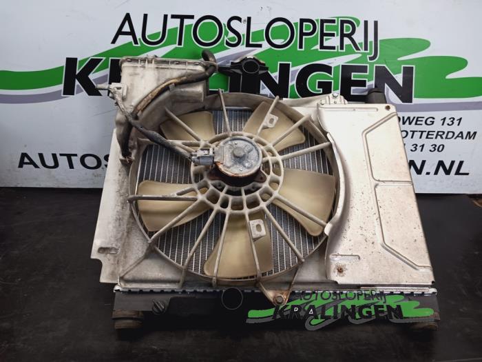 Gebruikte Radiateur Toyota Yaris (P1) 1.0 16V VVT-i Prijs € 49,99 Margeregeling aangeboden door Autosloperij Kralingen B.V.