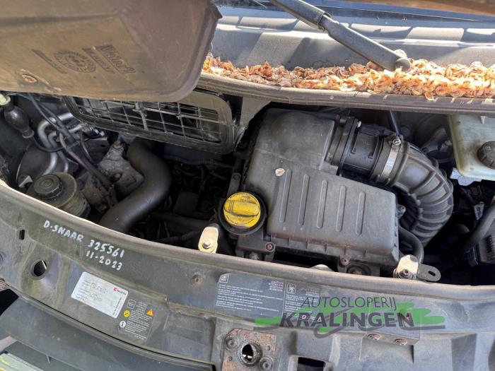 Gebruikte Versnellingsbak Opel Vivaro 2.5 CDTI DPF Prijs € 499,98 Margeregeling aangeboden door Autosloperij Kralingen B.V.