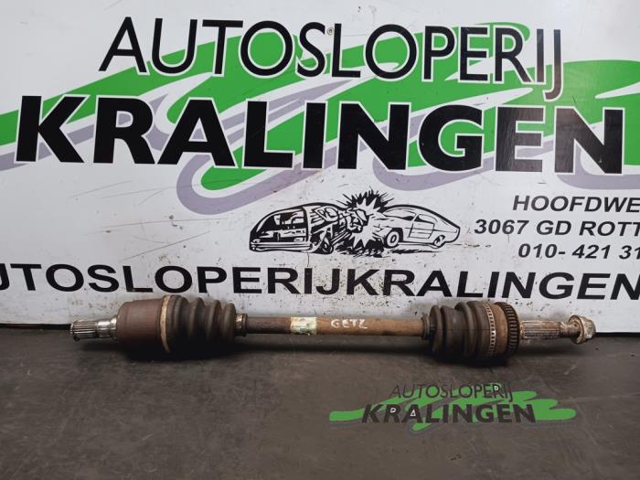 Gebruikte Steekas links-voor Hyundai Getz 1.1i 12V Prijs op aanvraag aangeboden door Autosloperij Kralingen B.V.