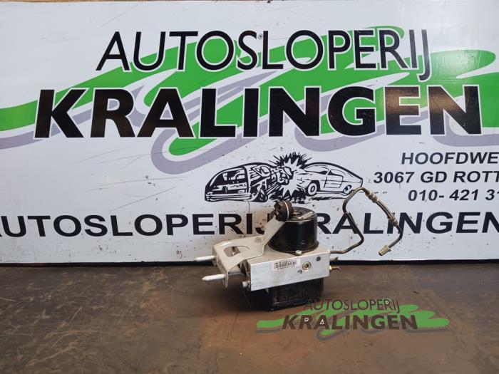 Gebruikte ABS Pomp BMW 3 serie (E46/2) 323 Ci 24V Prijs op aanvraag aangeboden door Autosloperij Kralingen B.V.
