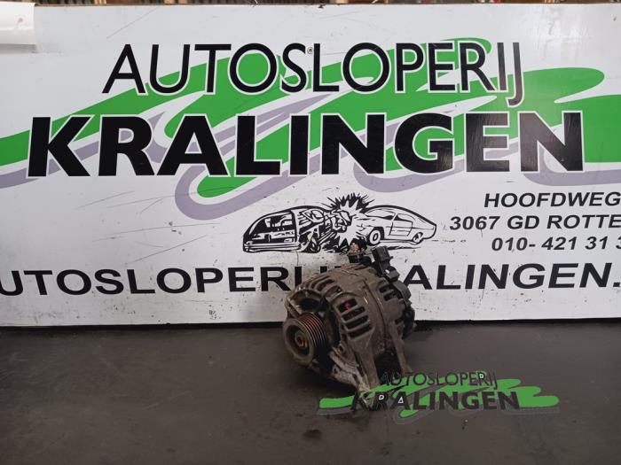 Gebruikte Dynamo Toyota Corolla (E12) 1.4 16V VVT-i Prijs op aanvraag aangeboden door Autosloperij Kralingen B.V.