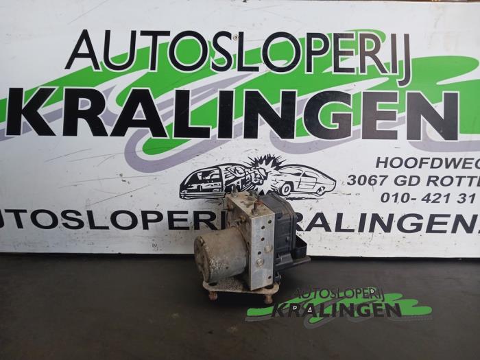 Gebruikte ABS Pomp Mercedes Vito (638.1/2) 2.2 CDI 110 16V Prijs € 199,99 Margeregeling aangeboden door Autosloperij Kralingen B.V.