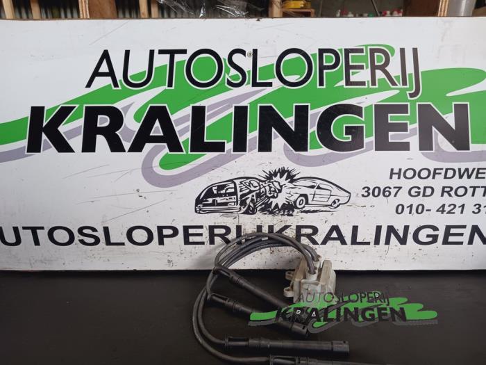 Gebruikte Bobine Renault Twingo (C06) 1.2 16V Prijs € 25,00 Margeregeling aangeboden door Autosloperij Kralingen B.V.