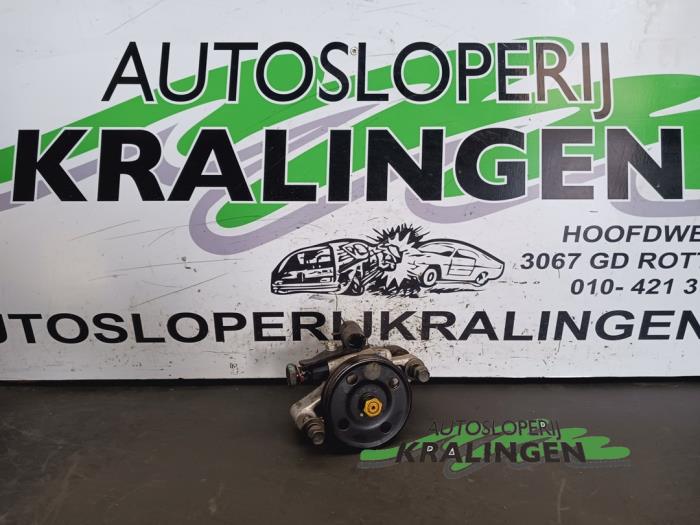 Gebruikte Pomp Servo Kia Carens II (FJ) 1.8i 16V Prijs € 24,97 Margeregeling aangeboden door Autosloperij Kralingen B.V.