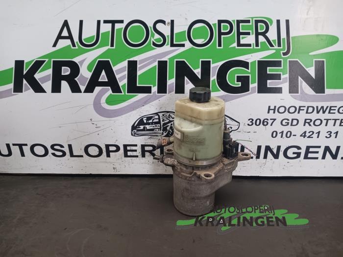 Gebruikte Servopomp Ford Focus 2 1.6 TDCi 16V 90 Prijs € 29,99 Margeregeling aangeboden door Autosloperij Kralingen B.V.