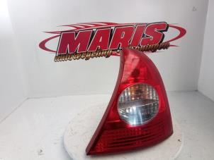 Gebruikte Achterlicht rechts Renault Clio II (BB/CB) 1.2 16V Prijs € 25,00 Margeregeling aangeboden door Autosloopbedrijf gebr. Maris