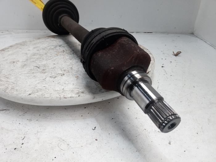 Gebruikte Aandrijfas links-voor Ford Focus 2 1.6 Ti-VCT 16V Prijs € 30,00 Margeregeling aangeboden door Autosloopbedrijf gebr. Maris