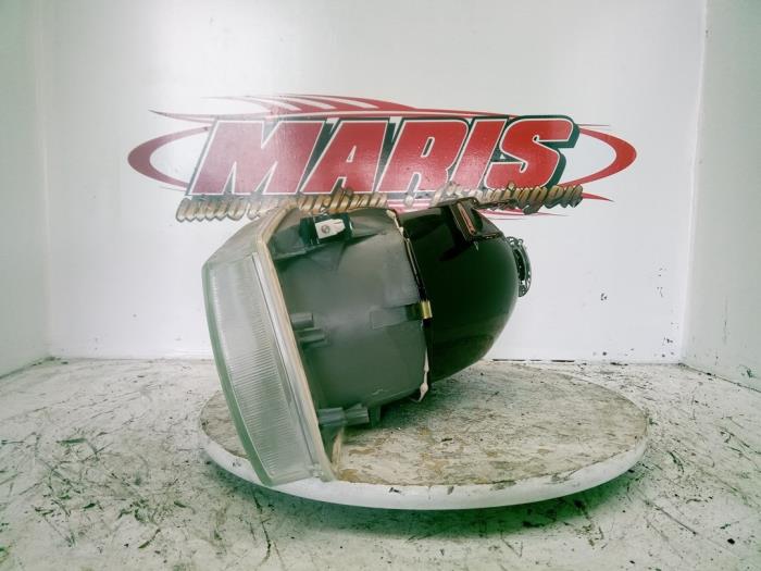 Koplamp rechts van een Peugeot 505 1987