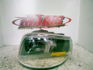 Gebruikte Rechter Koplamp Peugeot 505 Prijs € 100,00 Margeregeling aangeboden door Autosloopbedrijf gebr. Maris