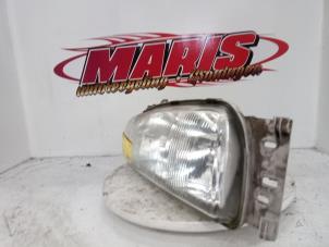 Gebruikte Koplamp rechts Ford Fiesta 4 1.3i Prijs € 20,00 Margeregeling aangeboden door Autosloopbedrijf gebr. Maris