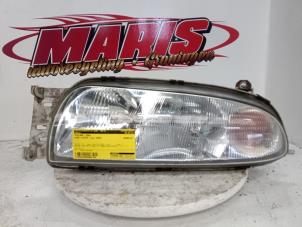 Gebruikte Koplamp links Ford Fiesta 4 1.3i Prijs € 20,00 Margeregeling aangeboden door Autosloopbedrijf gebr. Maris