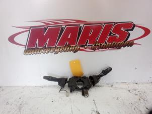 Gebruikte Combischakelaar Stuurkolom Chevrolet Nubira (J200) 1.6 16V Prijs € 20,00 Margeregeling aangeboden door Autosloopbedrijf gebr. Maris