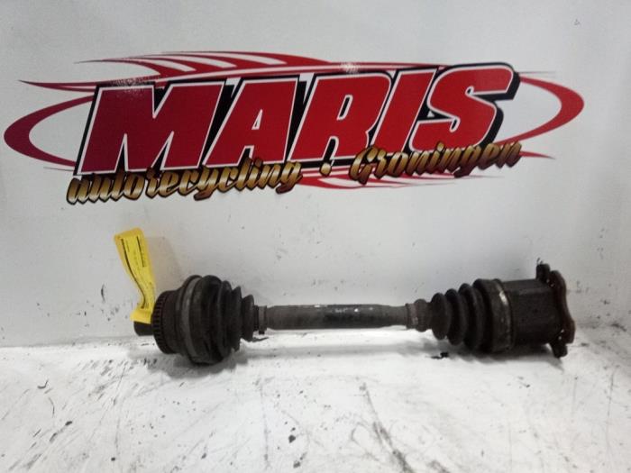 Aandrijfas rechts-voor van een Audi Allroad (C5) 2.7 T 30V 2000