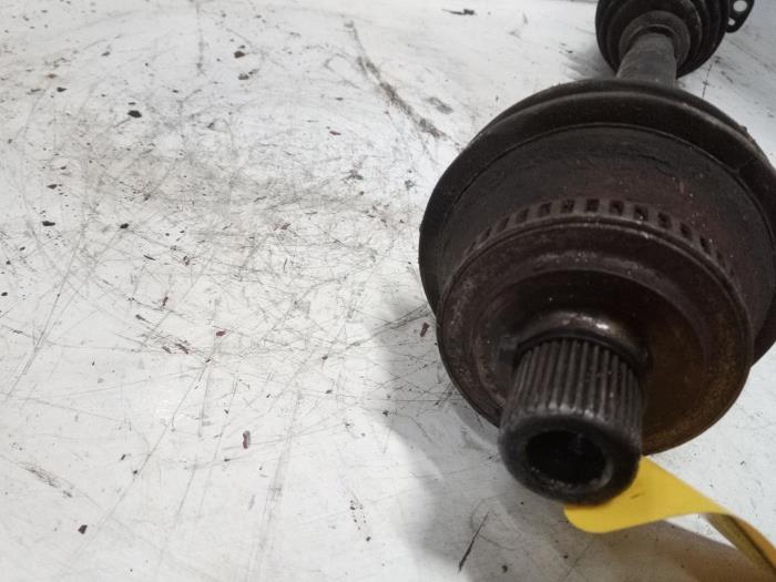 Aandrijfas rechts-voor van een Audi Allroad (C5) 2.7 T 30V 2000