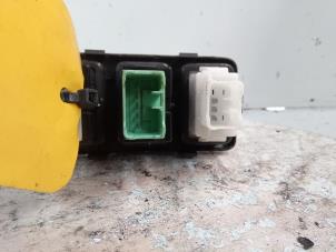 Gebruikte Schakelaar (diversen) Suzuki Swift (ZA/ZC/ZD1/2/3/9) 1.6 Sport VVT 16V Prijs € 20,00 Margeregeling aangeboden door Autosloopbedrijf gebr. Maris