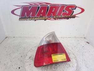 Gebruikte Achterlicht links BMW 3 serie Touring (E46/3) 320d 16V Prijs € 25,00 Margeregeling aangeboden door Autosloopbedrijf gebr. Maris