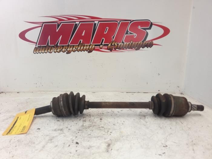 Gebruikte Aandrijfas links-voor Nissan Micra (K10) 1.2 Kat. Prijs € 30,00 Margeregeling aangeboden door Autosloopbedrijf gebr. Maris