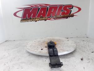 Gebruikte Elektrisch Raam Schakelaar Ford Focus Prijs € 15,00 Margeregeling aangeboden door Autosloopbedrijf gebr. Maris