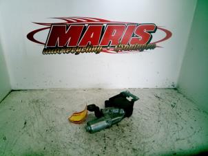 Gebruikte Ruitenwissermotor achter BMW 3 serie Touring (E91) 335i 24V Prijs € 35,00 Margeregeling aangeboden door Autosloopbedrijf gebr. Maris