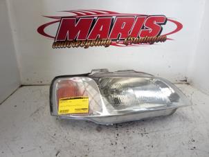 Gebruikte Rechter Koplamp Honda Civic (MA/MB) 1.4iS 16V Prijs € 30,00 Margeregeling aangeboden door Autosloopbedrijf gebr. Maris