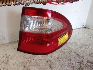 Gebruikte Achterlicht rechts Mercedes E Combi (S211) 3.2 E-320 V6 18V Prijs € 50,00 Margeregeling aangeboden door Autosloopbedrijf gebr. Maris