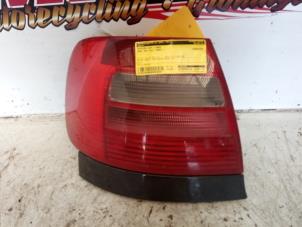 Gebruikte Achterlicht links Audi A4 (B5) 1.6 Prijs € 20,00 Margeregeling aangeboden door Autosloopbedrijf gebr. Maris