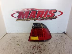 Gebruikte Achterlicht rechts BMW 3 serie (E46/4) 318i 16V Prijs € 40,00 Margeregeling aangeboden door Autosloopbedrijf gebr. Maris