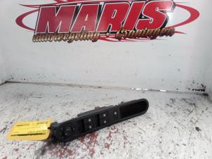 Gebruikte Raam schakelaar elektrisch Renault Espace (JK) 2.0 Turbo 16V Grand Espace Prijs € 35,00 Margeregeling aangeboden door Autosloopbedrijf gebr. Maris