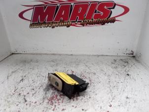 Gebruikte Raam schakelaar elektrisch Volvo V70 (SW) 2.4 D 20V Prijs € 15,00 Margeregeling aangeboden door Autosloopbedrijf gebr. Maris