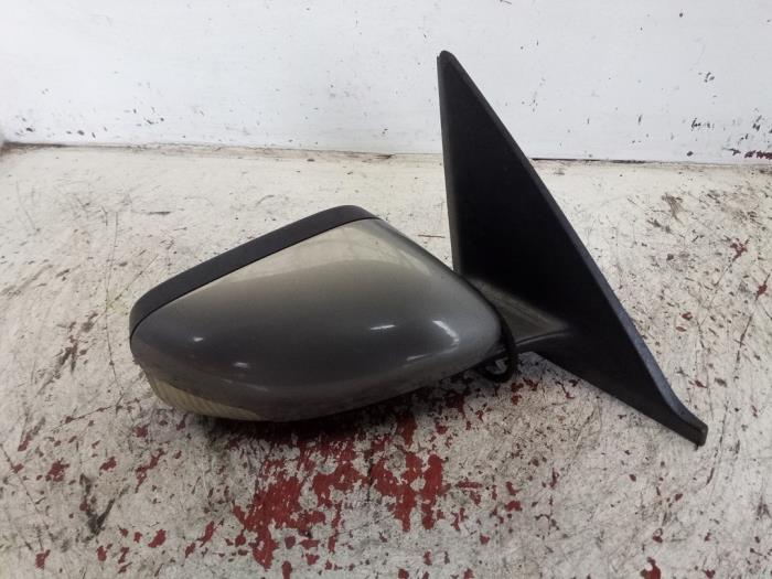 Buitenspiegel rechts van een Volvo V50 (MW) 2.0 D 16V 2005