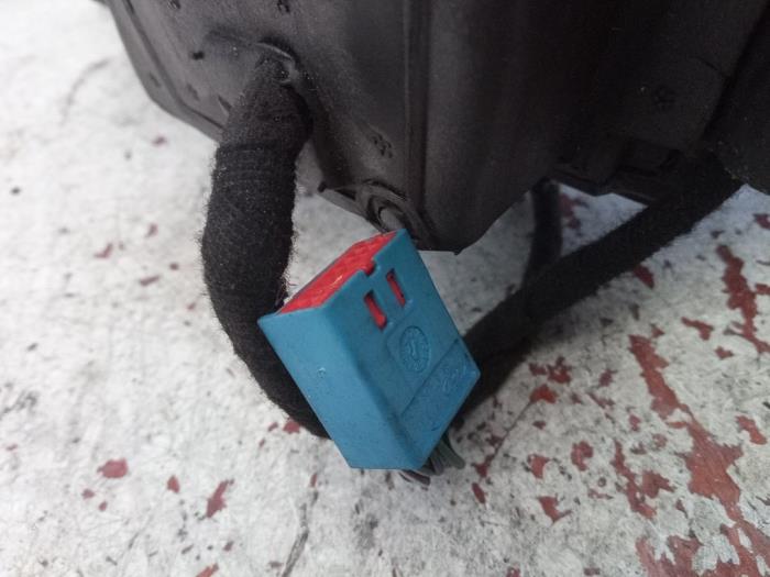 Buitenspiegel rechts van een Volvo V50 (MW) 2.0 D 16V 2005