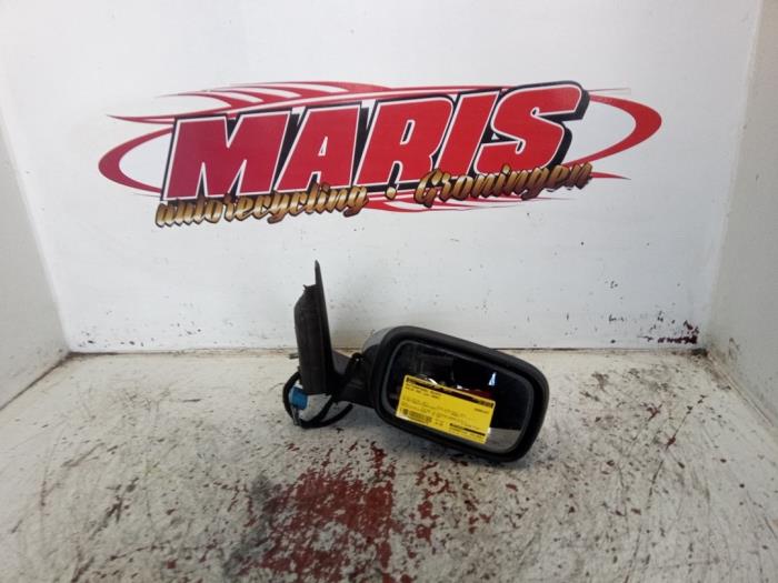 Buitenspiegel rechts van een Volvo V50 (MW) 2.0 D 16V 2005
