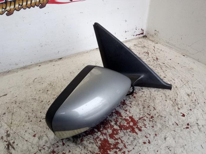 Buitenspiegel rechts van een Volvo V50 (MW) 2.0 D 16V 2005