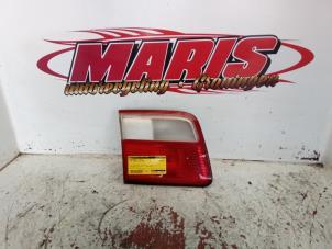 Gebruikte Achterlicht links Opel Omega B (25/26/27) 2.2 16V Prijs € 20,00 Margeregeling aangeboden door Autosloopbedrijf gebr. Maris