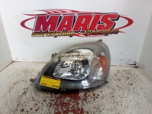Gebruikte Koplamp links Toyota Yaris (P1) 1.3 16V VVT-i Prijs € 30,00 Margeregeling aangeboden door Autosloopbedrijf gebr. Maris
