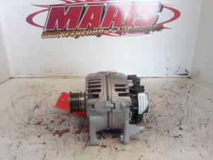 Gebruikte Dynamo Volkswagen Polo IV (9N1/2/3) 1.4 16V Prijs € 35,00 Margeregeling aangeboden door Autosloopbedrijf gebr. Maris