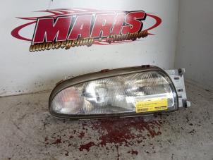 Gebruikte Koplamp rechts Ford Fiesta 4 1.3i Prijs € 25,00 Margeregeling aangeboden door Autosloopbedrijf gebr. Maris