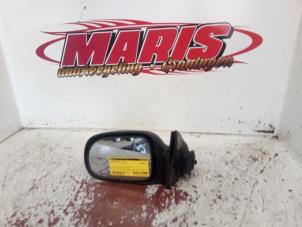Gebruikte Buitenspiegel links Suzuki Swift (SF310/413) 1.0i Prijs € 20,00 Margeregeling aangeboden door Autosloopbedrijf gebr. Maris
