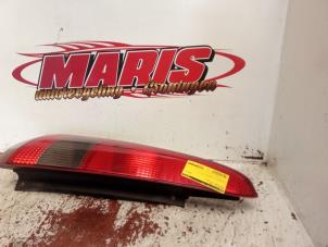 Gebruikte Achterlicht links Ford Fiesta 5 (JD/JH) 1.4 16V Prijs € 20,00 Margeregeling aangeboden door Autosloopbedrijf gebr. Maris