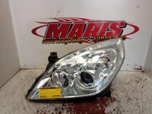 Gebruikte Linker Koplamp Opel Vectra C Caravan 1.8 16V Prijs € 35,00 Margeregeling aangeboden door Autosloopbedrijf gebr. Maris