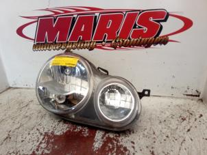 Gebruikte Koplamp rechts Volkswagen Polo IV (9N1/2/3) 1.2 12V Prijs € 25,00 Margeregeling aangeboden door Autosloopbedrijf gebr. Maris