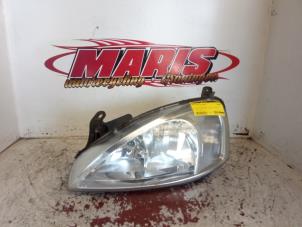 Gebruikte Koplamp links Opel Corsa C (F08/68) 1.2 16V Prijs € 25,00 Margeregeling aangeboden door Autosloopbedrijf gebr. Maris