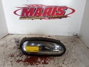 Gebruikte Rechter Koplamp Nissan 100 NX (B13) 1.6 16V Prijs € 40,00 Margeregeling aangeboden door Autosloopbedrijf gebr. Maris